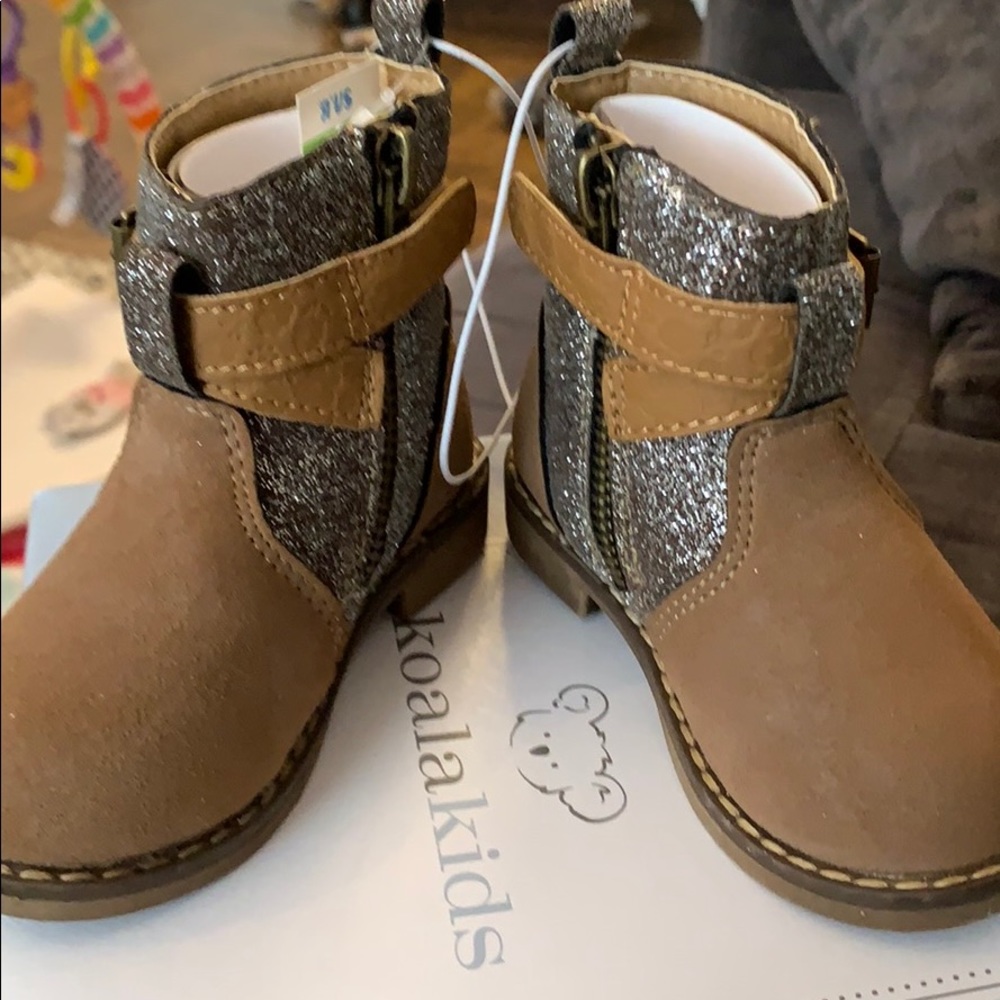 Toddler Boots size 4 - Picture 4 of 4
